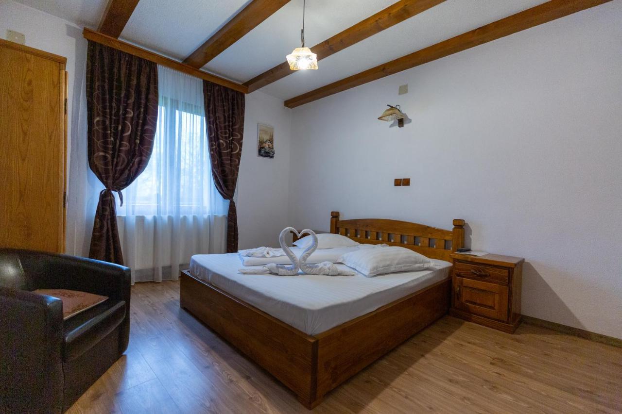 Conacul de sub munte Villa Novaci-Străini Exterior foto