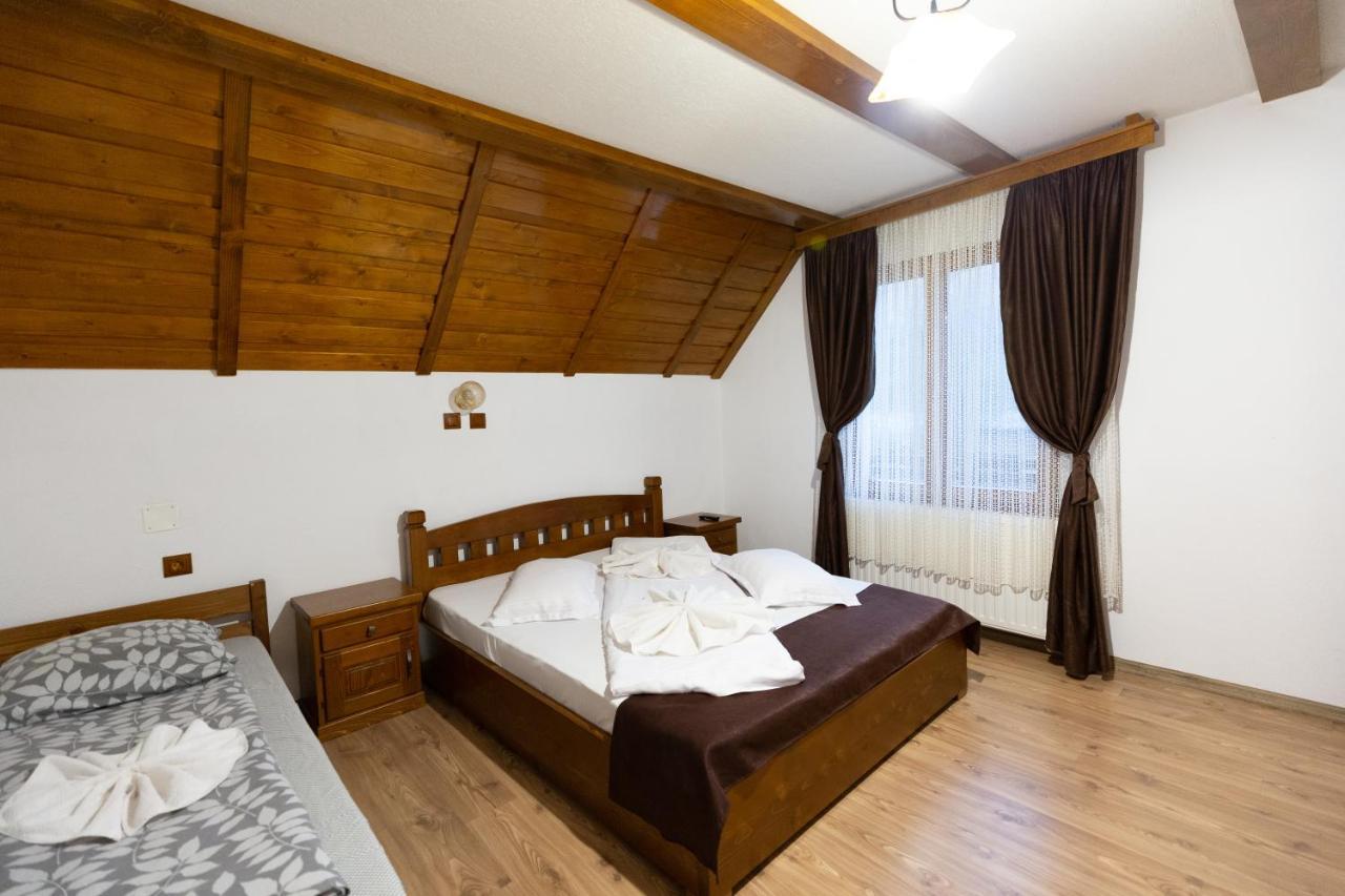 Conacul de sub munte Villa Novaci-Străini Exterior foto