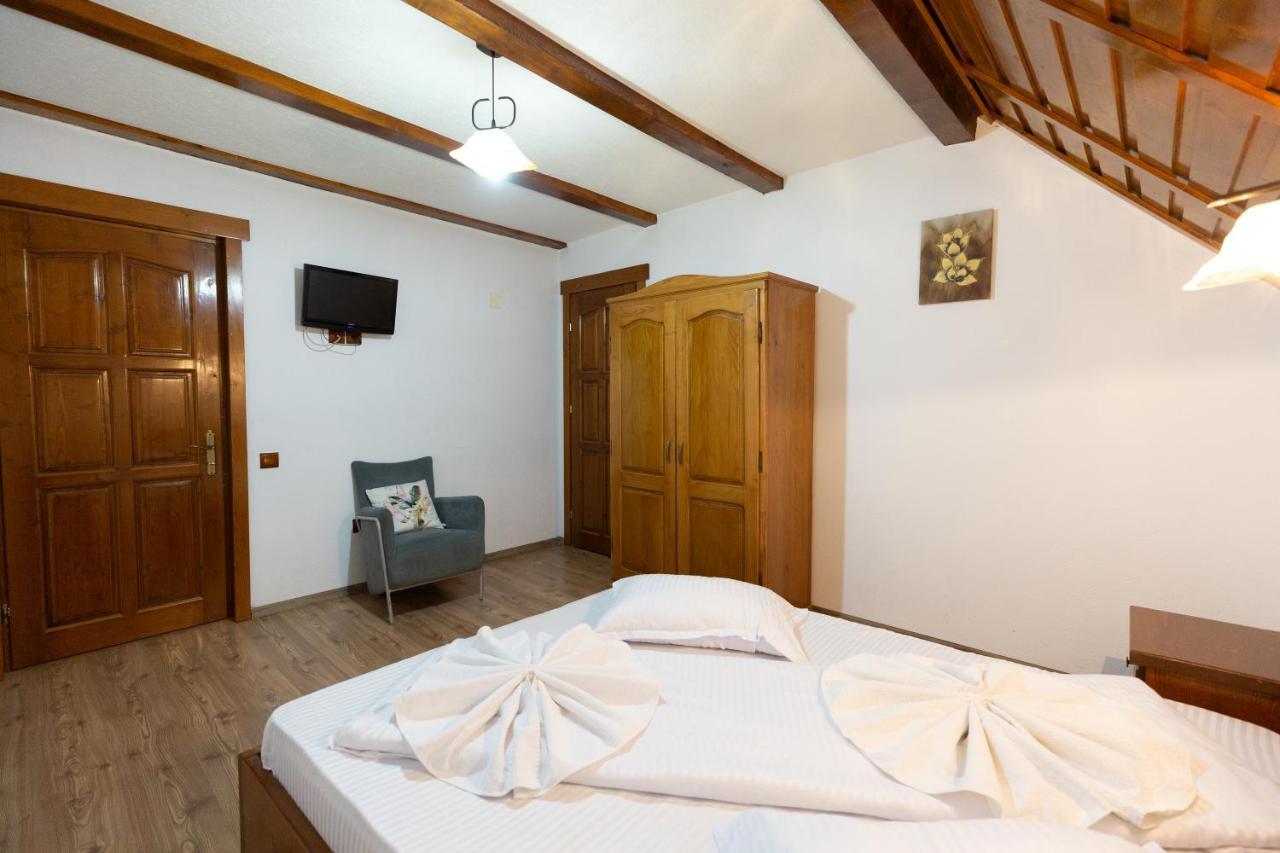 Conacul de sub munte Villa Novaci-Străini Exterior foto
