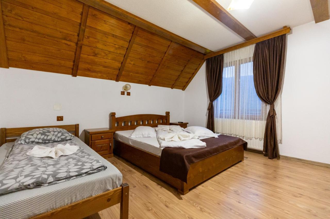 Conacul de sub munte Villa Novaci-Străini Exterior foto