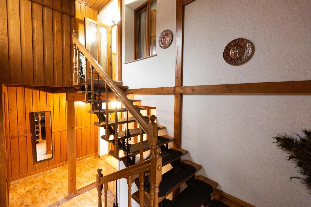 Conacul de sub munte Villa Novaci-Străini Exterior foto