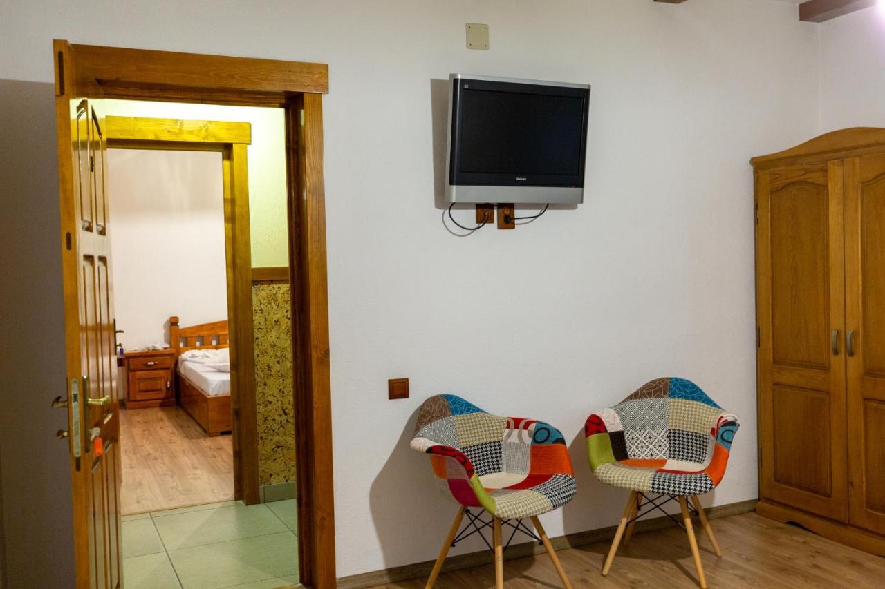 Conacul de sub munte Villa Novaci-Străini Exterior foto