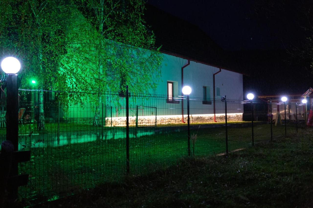 Conacul de sub munte Villa Novaci-Străini Exterior foto
