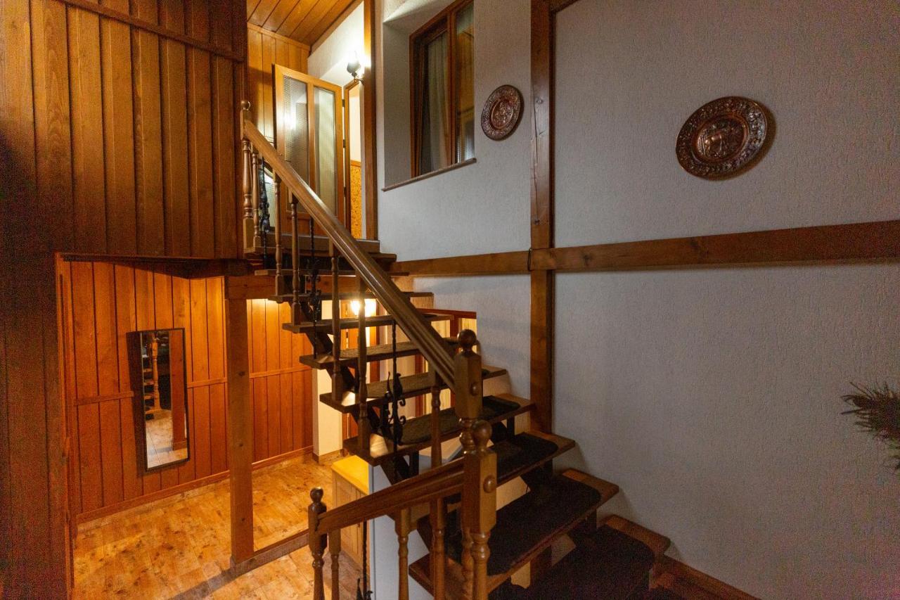 Conacul de sub munte Villa Novaci-Străini Exterior foto